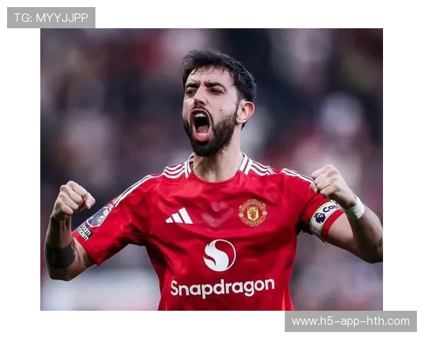 曼联边路二过一配合流畅,布鲁诺打远角未能命中目标