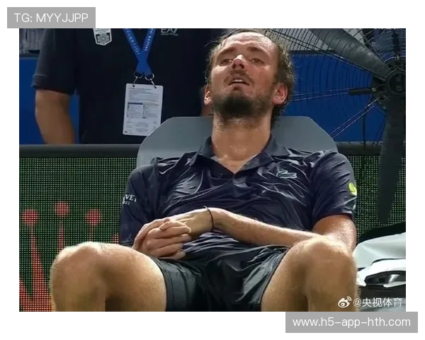 梅德韦杰夫参与模拟夜场训练