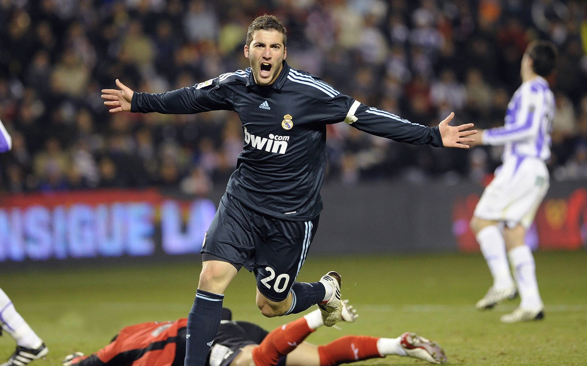 职业橄榄球总决赛 超级碗夜进攻大战冲破历史总码数